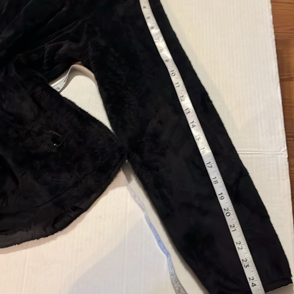 The north face-L-black-pull over, 1/4 zip,L/S, embroidered logo, pocket, jacket. - Picture 15 of 16